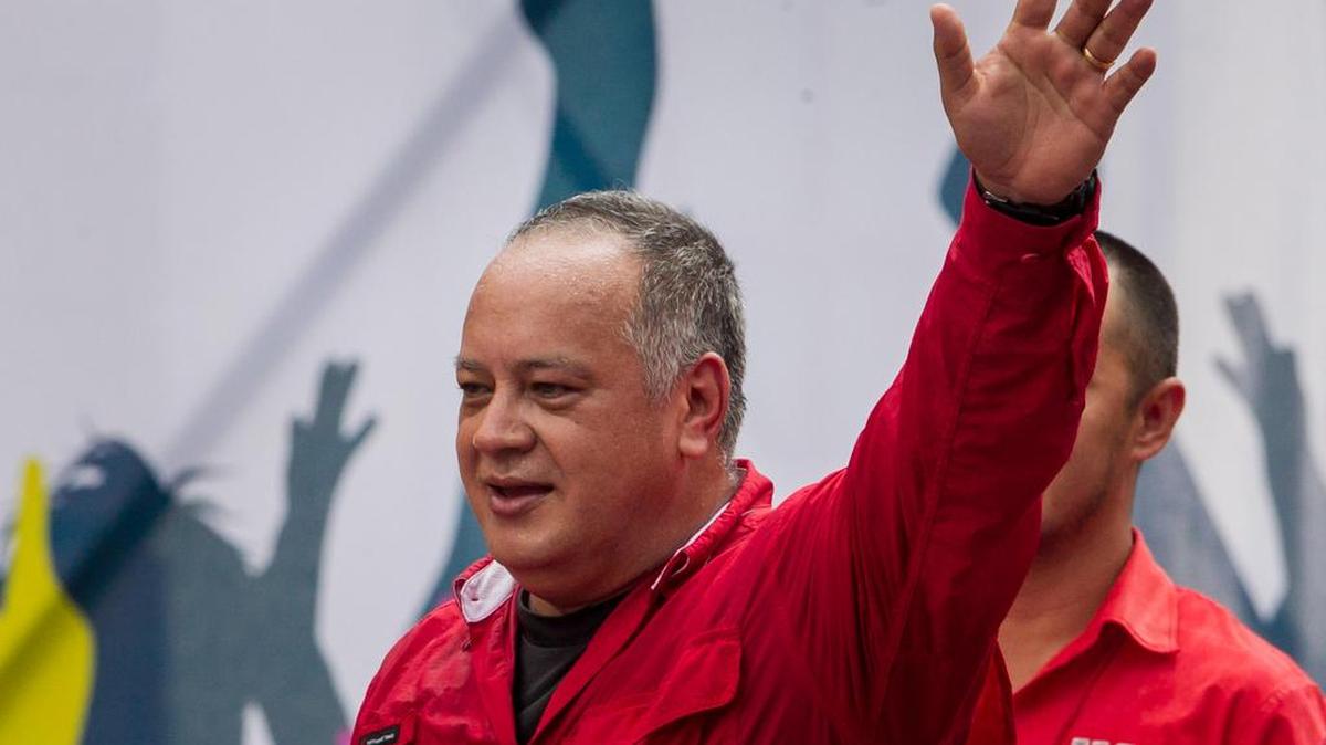 Fotografía de archivo fechada el 9 de mayo de 2017 que muestra al diputado venezolano Diosdado Cabello durante una manifestación de apoyo a la convocatoria a un proceso constituyente, en Caracas, Venezuela.