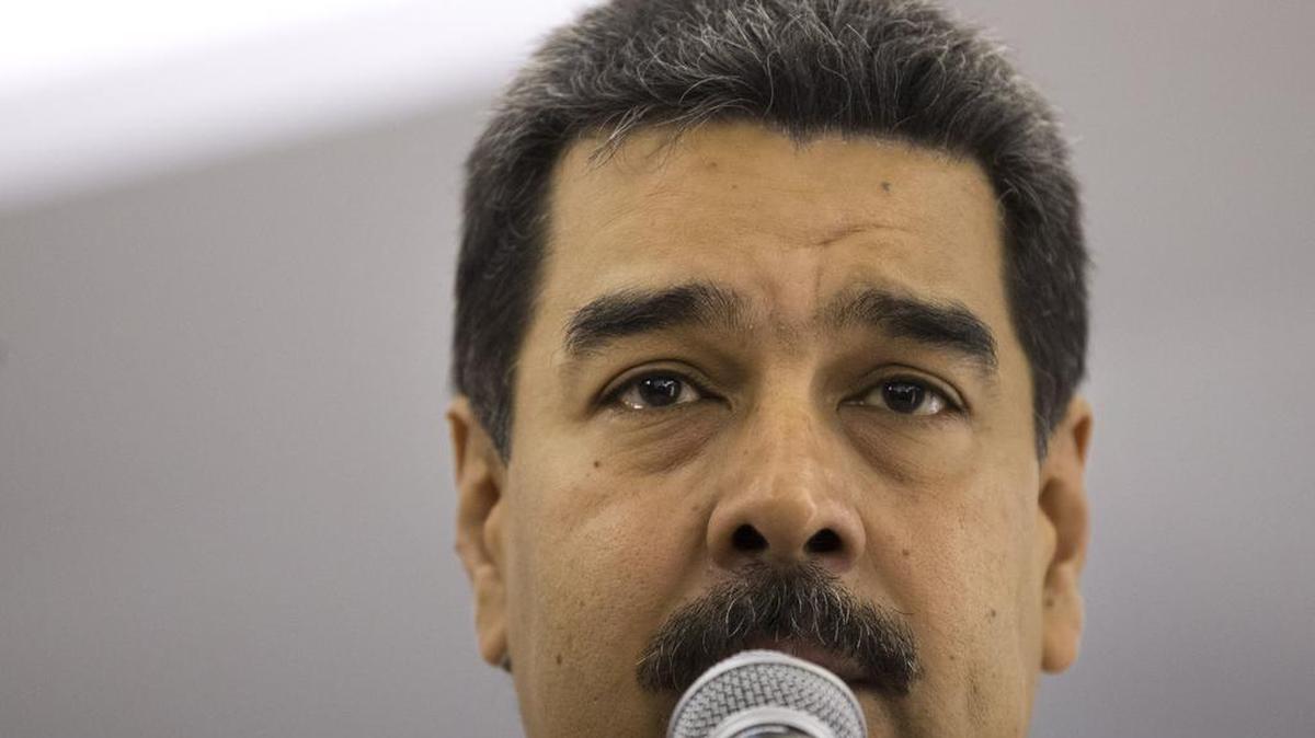 El presidente venezolano Nicolás Maduro habla con la prensa en Caracas el 5 de abril del 2018.