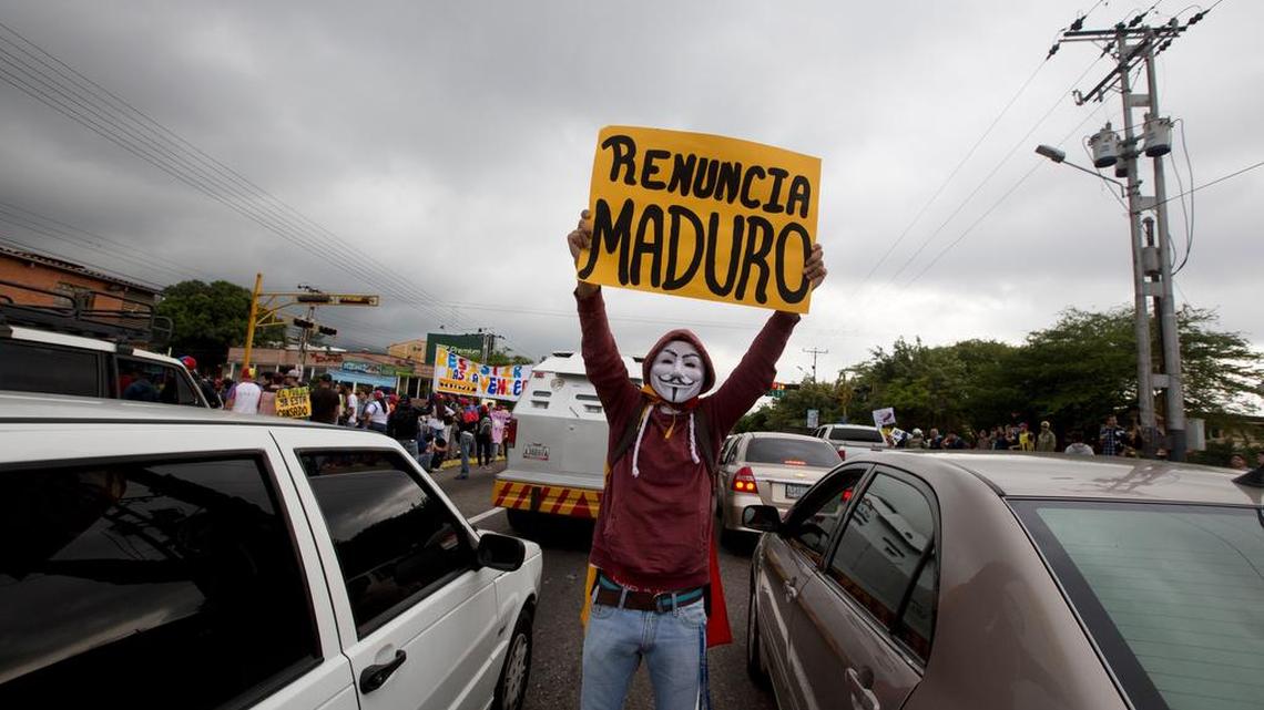 
La crisis económica en Venezuela, que lejos de acabar, empeora, ha sido una de las causas del descontento y la oposición al gobierno de Nicolás Maduro, que encara una baja popularidad.


