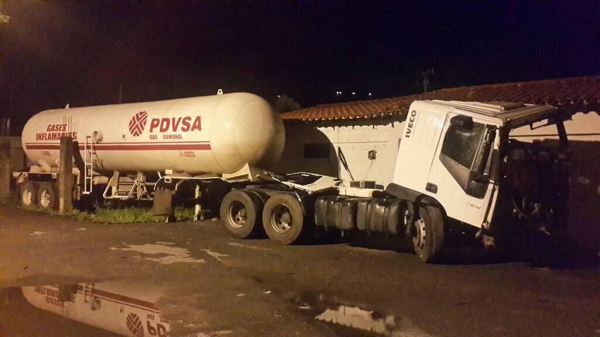 El decomiso se produjo la noche del viernes, luego de que el camión chocara contra una vivienda en la localidad de El Naranjal, Trujillo.