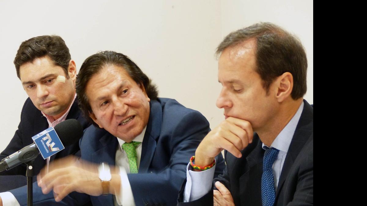 
Los ex presidentes Jorge Quiroga (der.) (Bolivia) y Alejandro Toledo (cent.) (Perú), anunciaron que serán parte de un grupo de ex mandatarios que irán a Venezuela durante las elecciones parlamentarias del 6 de diciembre.


