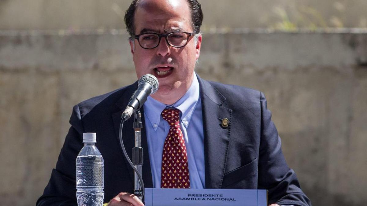 El diputado Julio Borges participa en una sesión de la Asamblea Nacional el jueves 26 de enero del 2017, en el barrio Petare en Caracas (Venezuela).