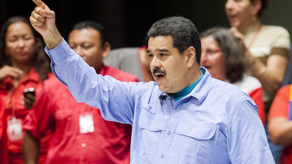 El presidente de Venezuela Nicolás Maduro habla el viernes 30 de octubre del 2015, durante un acto de gobierno en la ciudad de Caracas (Venezuela). 