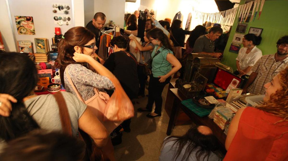 Antigüedades, ropa usada pero en perfectas condiciones, artículos de colección, entre otros objetos, pueden encontrarse en el mercado de Corotos, realizado en Santa Eduviges.