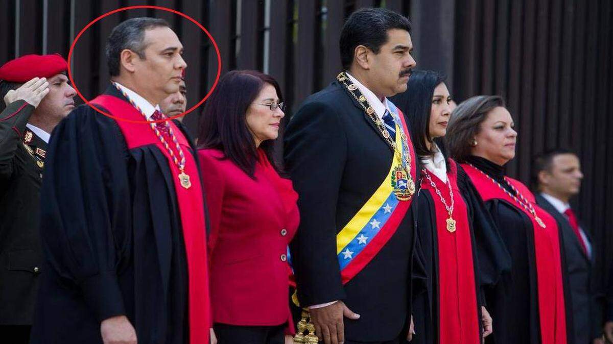 El primer vicepresidente del Tribunal Supremo de Justicia, Maikel Moreno; la primera dama venezolana, Cilia Flores; el gobernante Nicolás Maduro; la presidenta del Tribunal Supremo de Justicia, Gladys Gutiérrez; y la segunda vicepresidenta del Tribunal Supremo de Justicia, Indira Alfonzo, participan en los actos protocolares del inicio del año judicial venezolano el 29 de enero del 2016.
