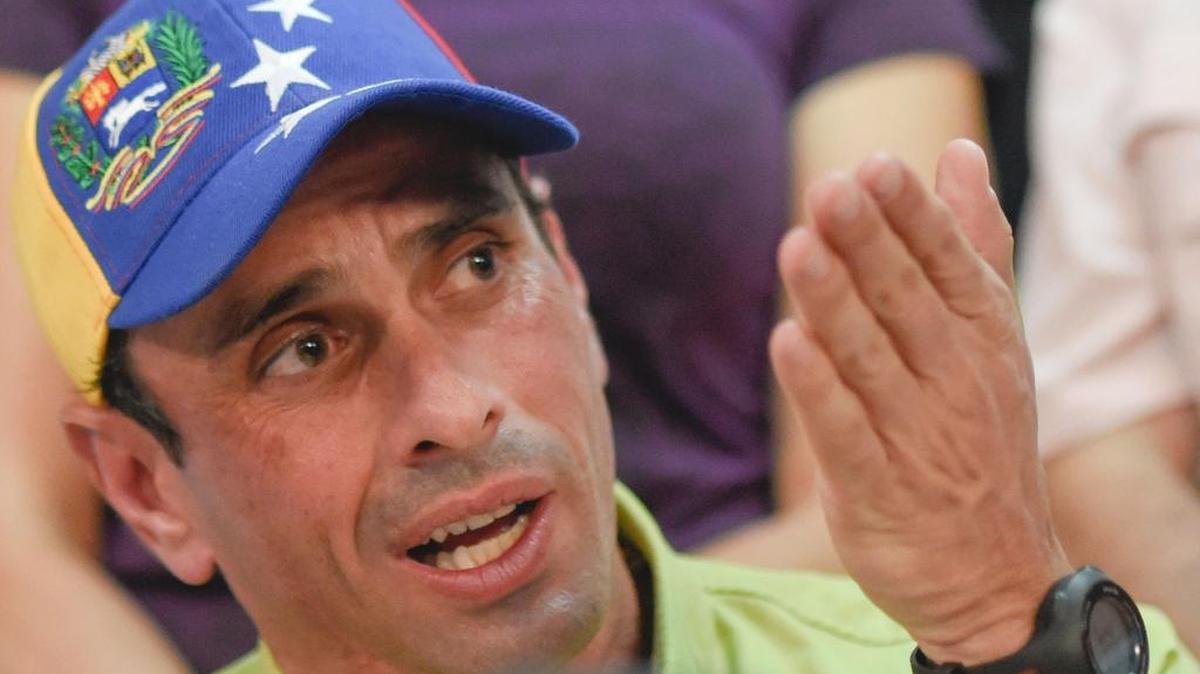 Henrique Capriles, gobernador del estado Mirando y líder opositor, da una rueda de prensa el 24 de junio en Caracas.
