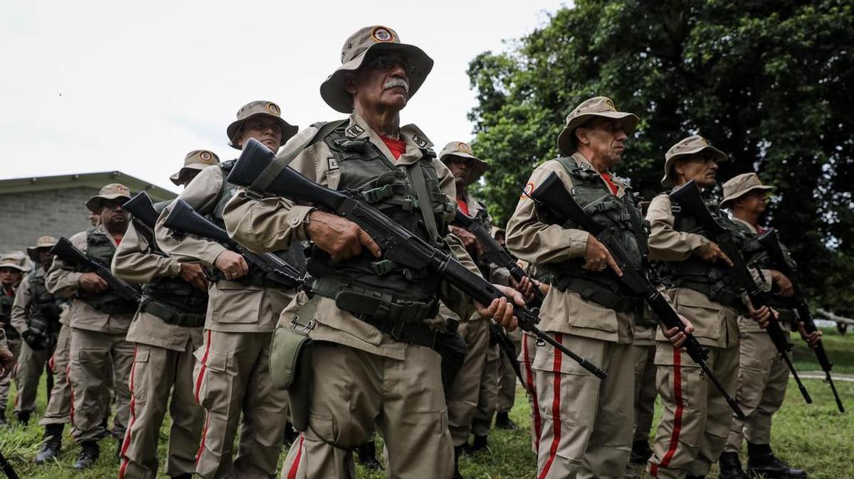 Militares venezolanos participan en un acto oficial presidido por el ministro de Defensa, Vladimir Padrino, el lunes 14 de agosto de 2017, en Caracas (Venezuela).