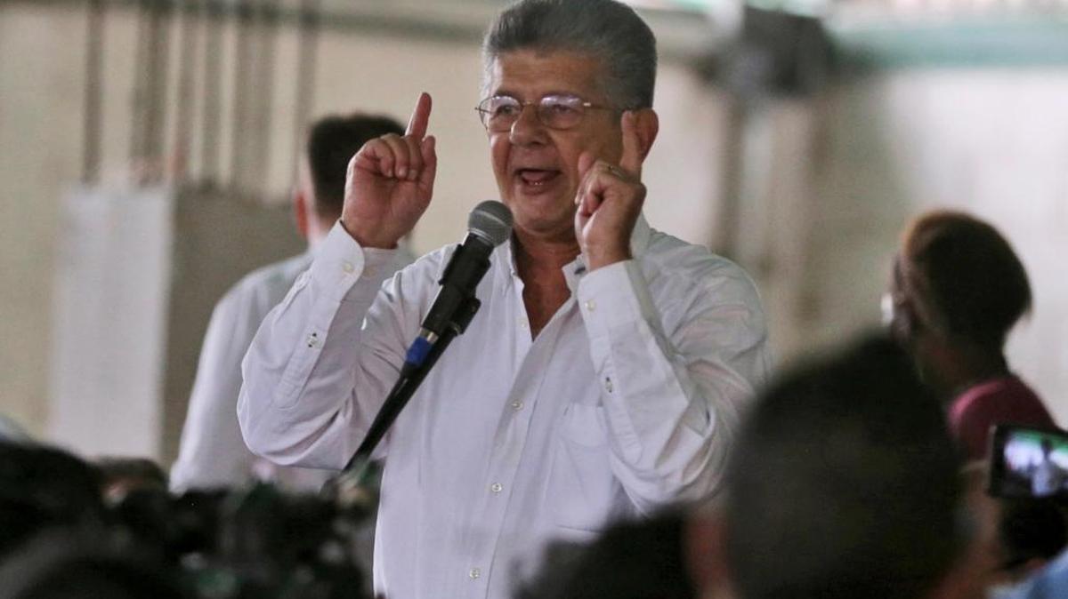 El presidente de la Asamblea Nacional de Venezuela Henry Ramos Allup durante un acto de protesta en septiembre en Caracas.