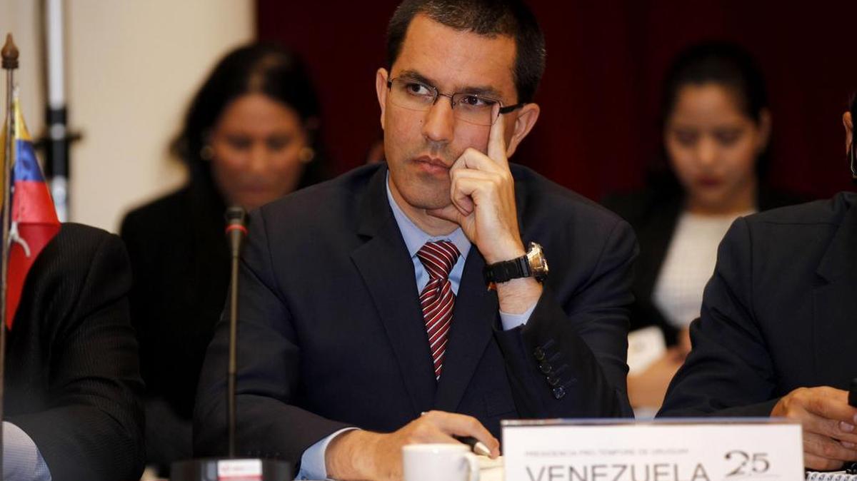 Fotografía de archivo del 24 de junio de 2016, del ex para el Desarrollo Minero Ecológico y exvicepresidente ejecutivo de Venezuela desde abril de 2013 hasta enero de 2016, Jorge Arreaza, quien participa en la VII reunión de Ministros de Asuntos Sociales del Mercosur (CCMAS) en Montevideo (Uruguay).