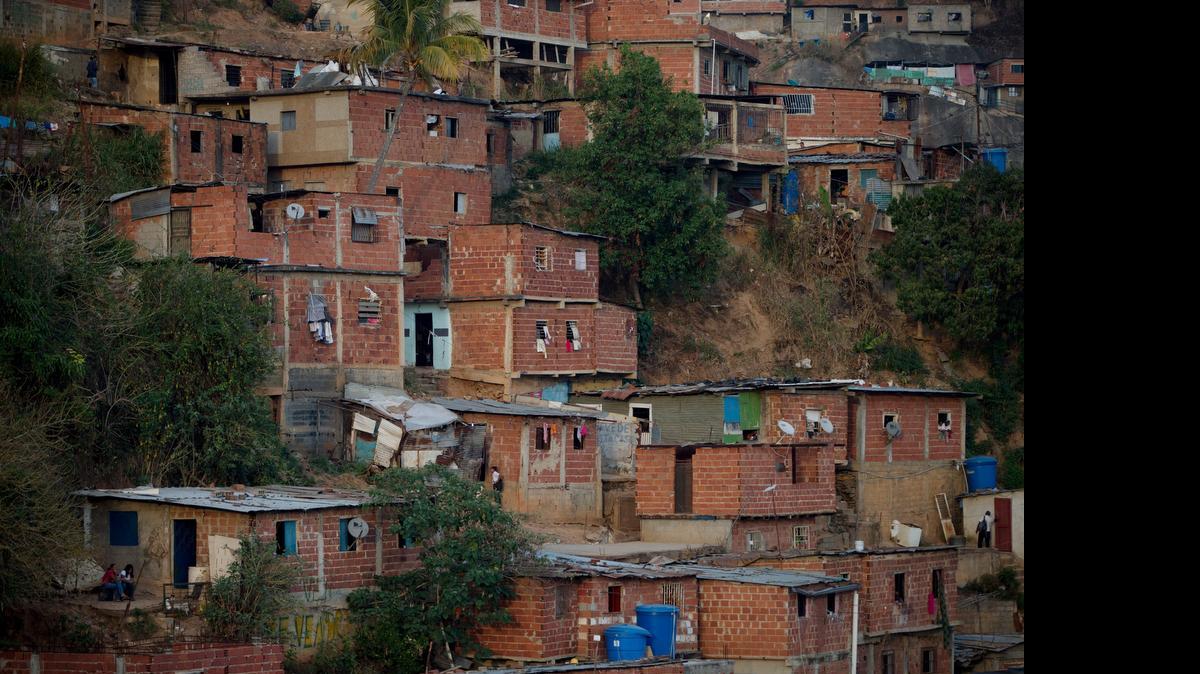 
Incluso en los barrios populares, como Petare, el entusiasmo por la corriente chavista ha desaparecido, aunque la oposición no ha conseguido conquistar a los desencantados.


