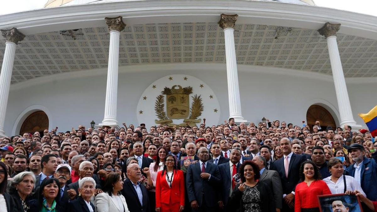 Los miembros de la plenipotenciaria Asamblea Constituyente de Venezuela posan para una foto en Caracas. Foto de archivo.