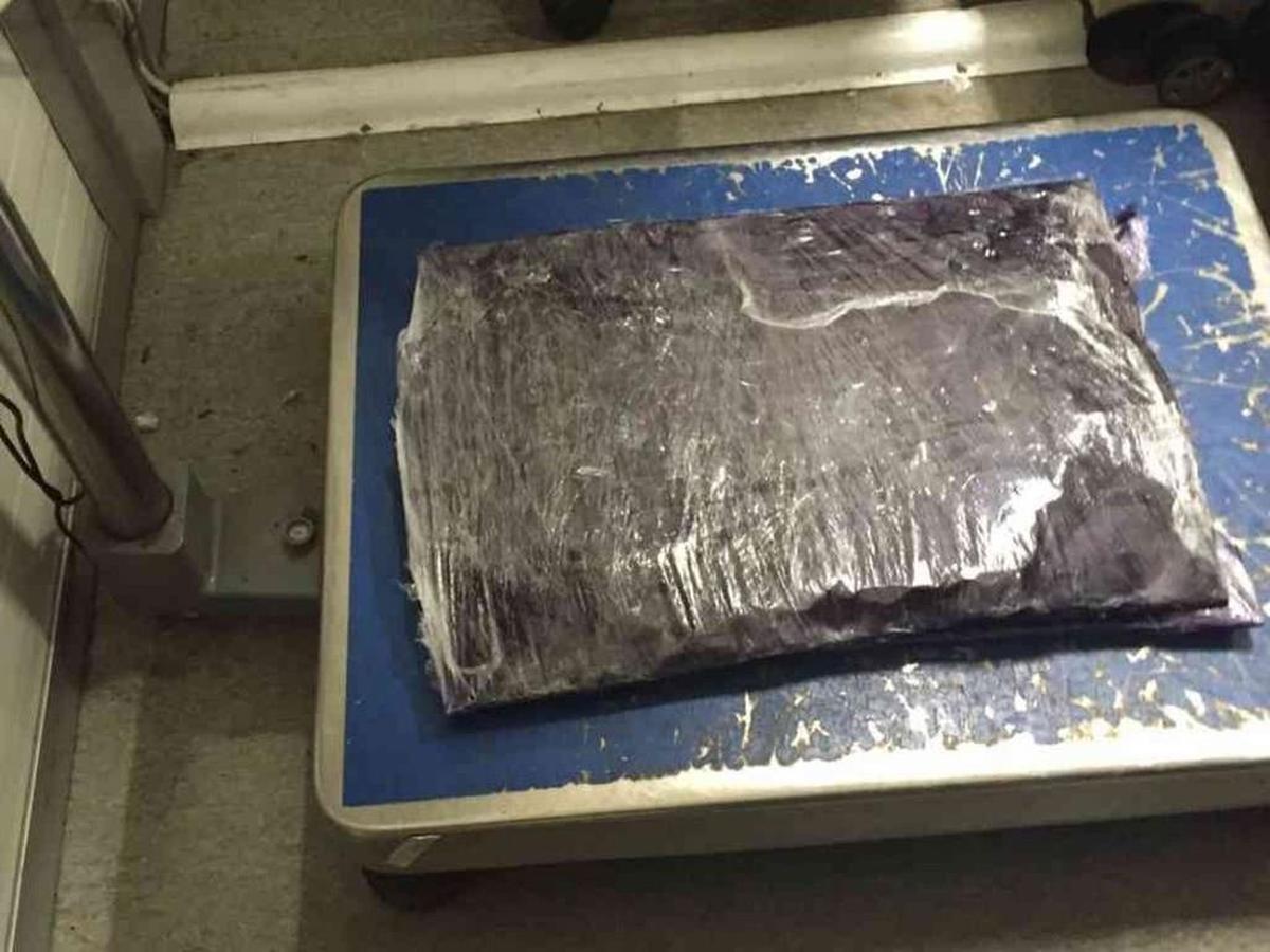 El paquete de cocaína que le encontraron a una venezolana en un aeropuerto de Kenia.