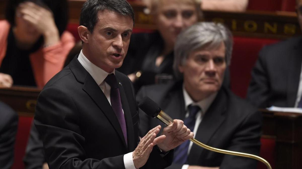 El primer ministro francés Manuel Valls asiste a una sesión de preguntas al gobierno, el miércoles 16 de diciembre en la Asamblea Nacional de París.