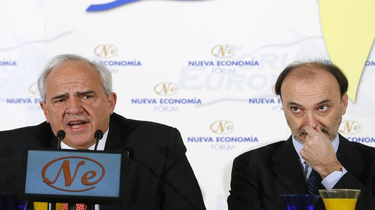El secretario general de la Unión de Naciones Suramericanas (Unasur) y expresidente colombiano , Ernesto Samper (i), ha participado hoy en un desayuno informativo de Fórum Nueva Economía ante diplomáticos y periodistas, donde ha sido presentado por el secretario de Cooperación Internacional para Iberoamérica de España (Secipi), Jesús Manuel Gracia Aldaz (d).