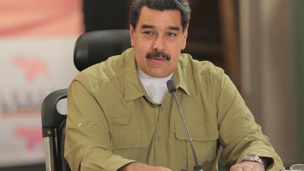 Fotografía cedida por la oficina de prensa del Palacio de Miraflores, del presidente de Venezuela, Nicolás Maduro, durante un acto de gobierno el lunes 6 de noviembre de 2017, en Caracas.