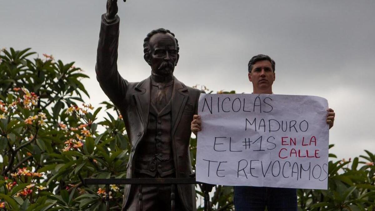 Venezolanos seguidores de la oposición participan de una manifestación en Caracas, Venezuela el viernes 19 de agosto de 2016.