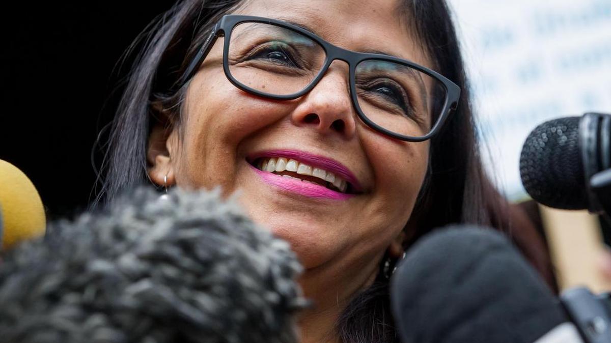 La ministra de Relaciones Exteriores de Venezuela, Delcy Rodríguez, habla con la prensa el 3 de octubre de 2016, en Caracas (Venezuela).