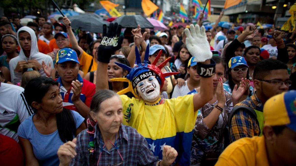 Partidarios de la Mesa de la Unidad Democrática (MUD) durante un acto de campaña en Caracas.