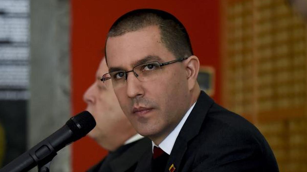 El canciller venezolano Jorge Arreaza asiste a una conferencia de prensa en la embajada de Venezuela en Beijing el 21 de diciembre de 2017.