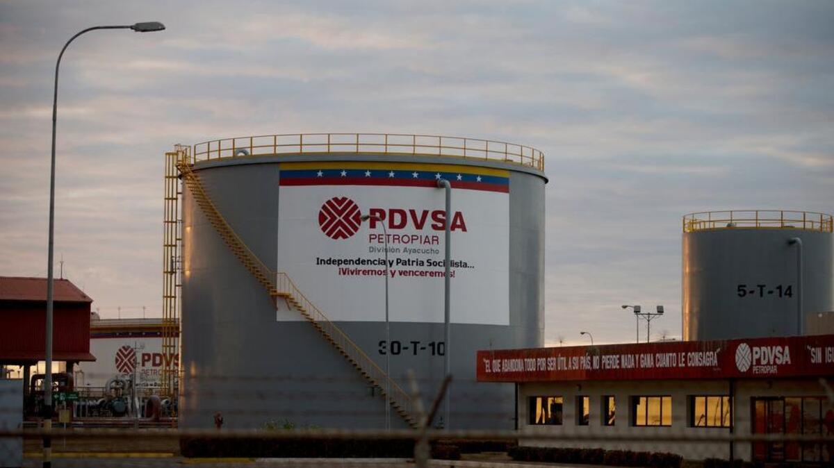 Un tanque de almacenamiento de petróleo en la refinería de El Tigre, en la Franja del Orinoco, en una imagen de archivo de febrero de 2015.