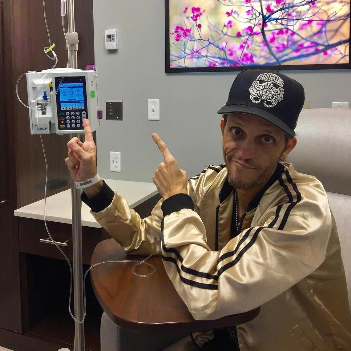 José Andrés Blanco, mejor conocido como Blanquito Man, durante uno de sus tratamiento médicos.