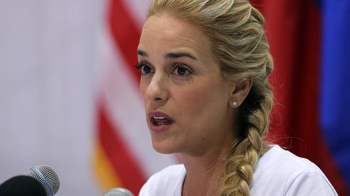 Lilian Tintori, esposa del opositor venezolano Leopoldo López, durante una conferencia de prensa en Miami.