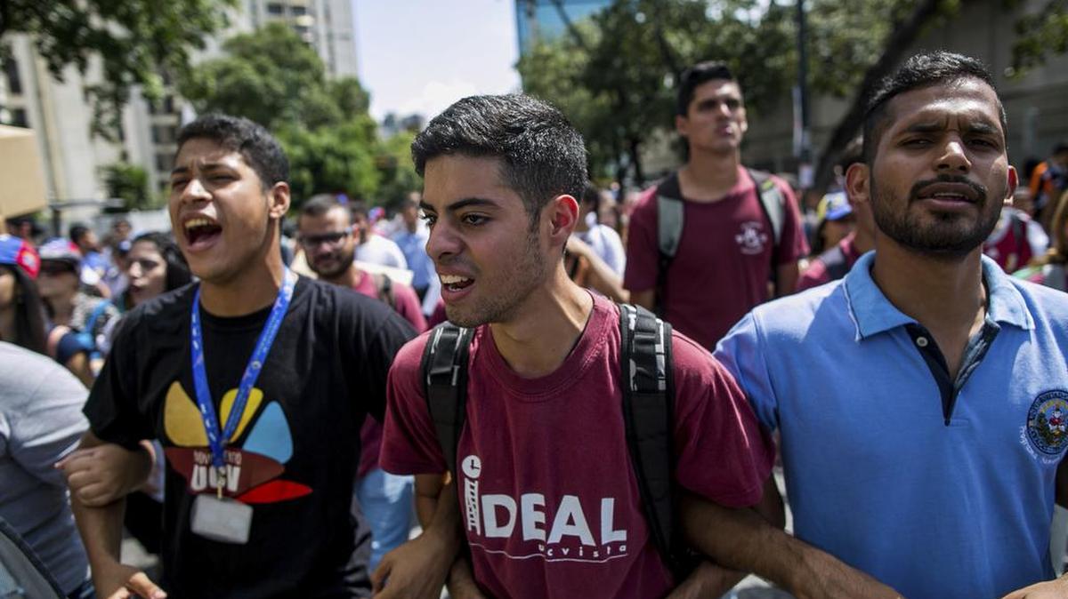 Estudiantes protestan contra el gobierno el pasado jueves en Caracas.