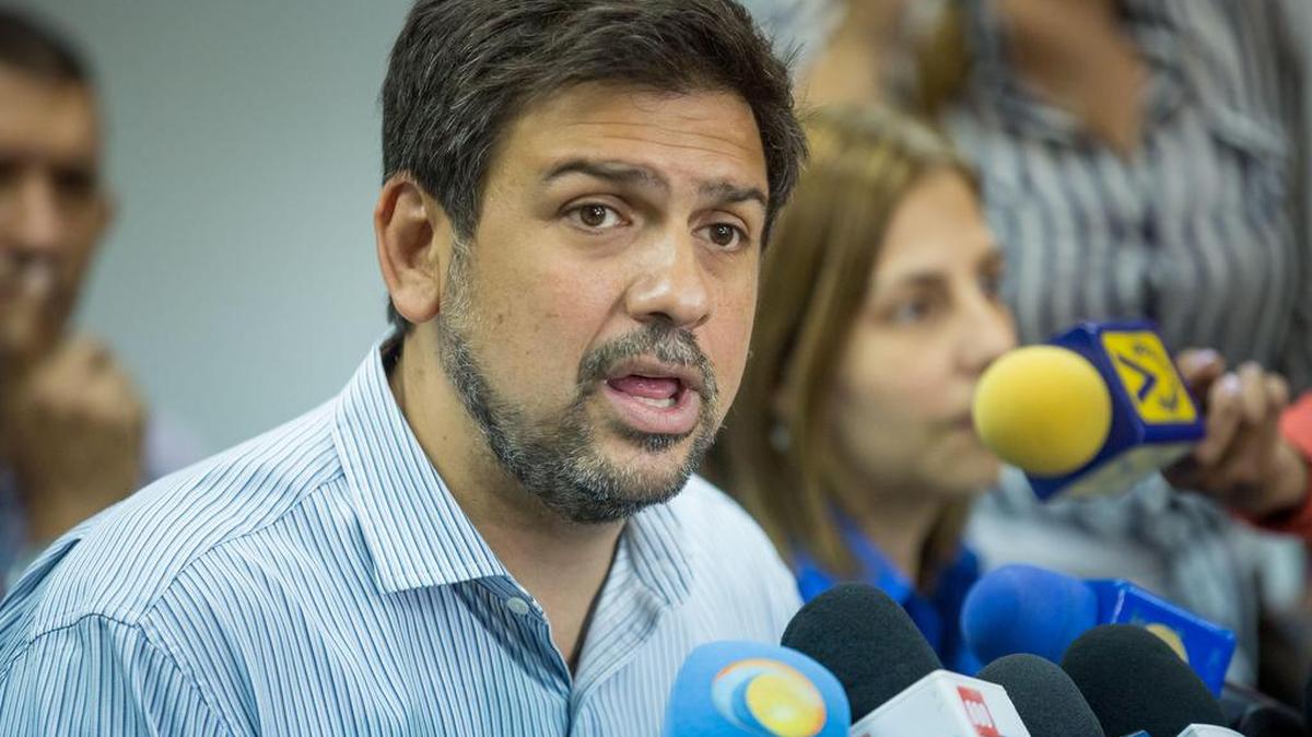 El alcalde del municipio Sucre de Caracas, Carlos Ocariz, ofrece declaraciones el 30 de septiembre de 2016, en la capital venezolana.