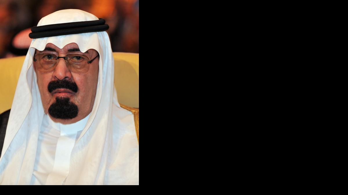 
Fotografía de archivo del 30 de marzo de 2009 que muestra al rey de Arabia Saudí, Abdalá bin Abdulaziz, durante la cumbre de la Liga Árabe en Doha, Qatar. El rey de Arabia Saudí, Abdalá bin Abdulaziz, murió el 22 de enero de 2015, a los 90 años de edad tras sufrir una neumonía, en torno a la 1 de la madrugada hora local (03:00 GMT), según informó la casa real en un comunicado.
