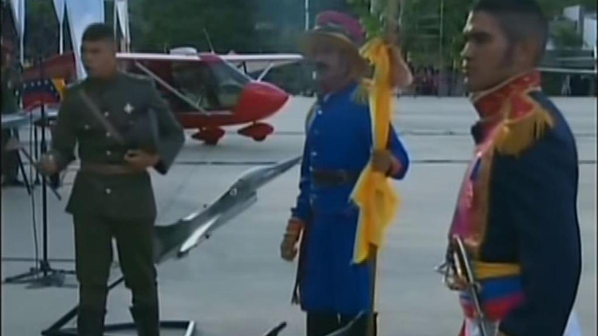 Captura de pantalla de una transmisión del desfile militar celebrado este lunes 27 de noviembre de 2017, en Maracay, estado Aragua (Venezuela).