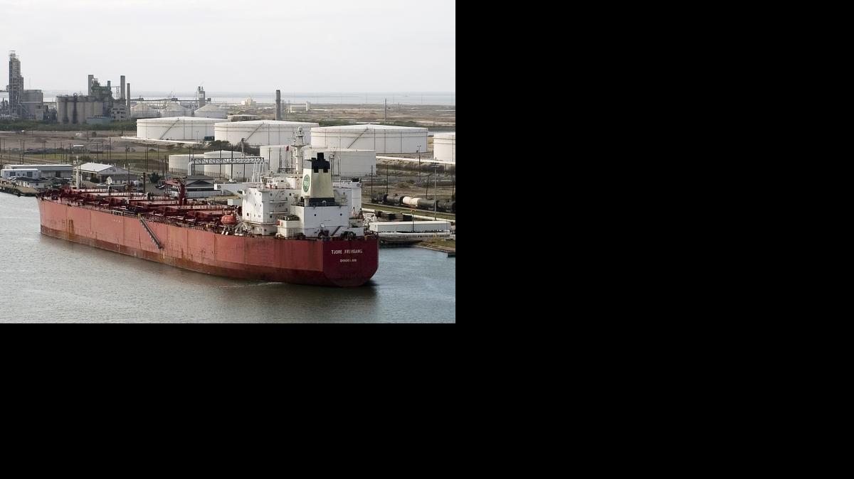 
El tanquero noruego Tjore Fremgang entrega de Venezuela en el Puerto de Corpus Christi, Texas, en esta imagen del 2006. 
