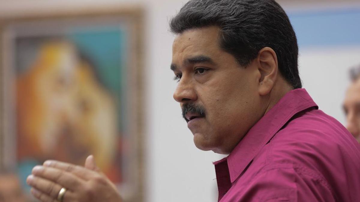Fotografía cedida por la oficina de prensa de Miraflores, del presidente venezolano, Nicolás Maduro, durante una reunión de alto gobierno el miércoles 1 de noviembre del 2017, en Caracas (Venezuela).