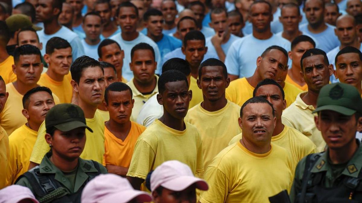 La Guardia Nacional Bolivariana custodian a los presos que sacaron a protestas porque supuestamente la oposición les usurpó la identidad para el revocatorio.