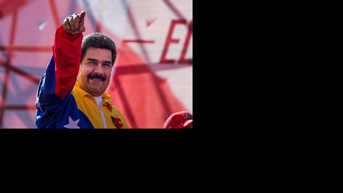 
El presidente de Venezuela, Nicolás Maduro, participa en una manifestación el lunes 15 de noviembre del 2014, en la ciudad de Caracas (Venezuela). Miles de chavistas se movilizan en Caracas para manifestar su repudio contra las acciones "imperialistas" de Estados Unidos después de que el Congreso de ese país aprobase sanciones contra funcionarios venezolanos la semana pasada.
