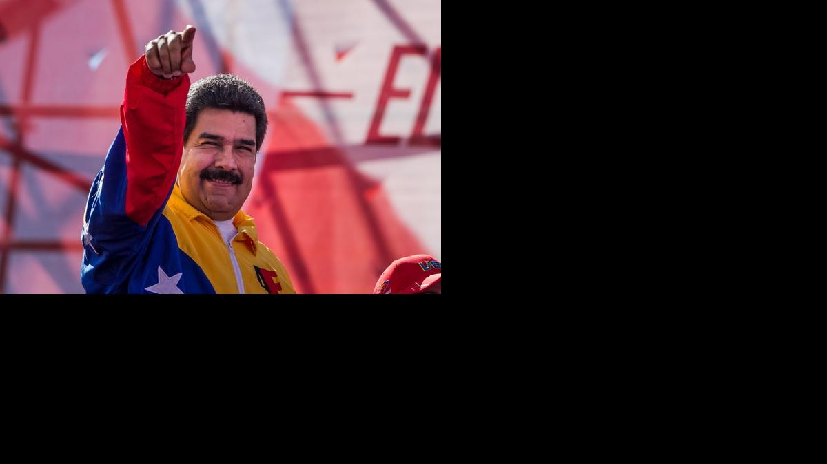
El presidente de Venezuela, Nicolás Maduro, participa en una manifestación el lunes 15 de noviembre del 2014, en la ciudad de Caracas (Venezuela). Miles de chavistas se movilizan en Caracas para manifestar su repudio contra las acciones "imperialistas" de Estados Unidos después de que el Congreso de ese país aprobase sanciones contra funcionarios venezolanos la semana pasada.
