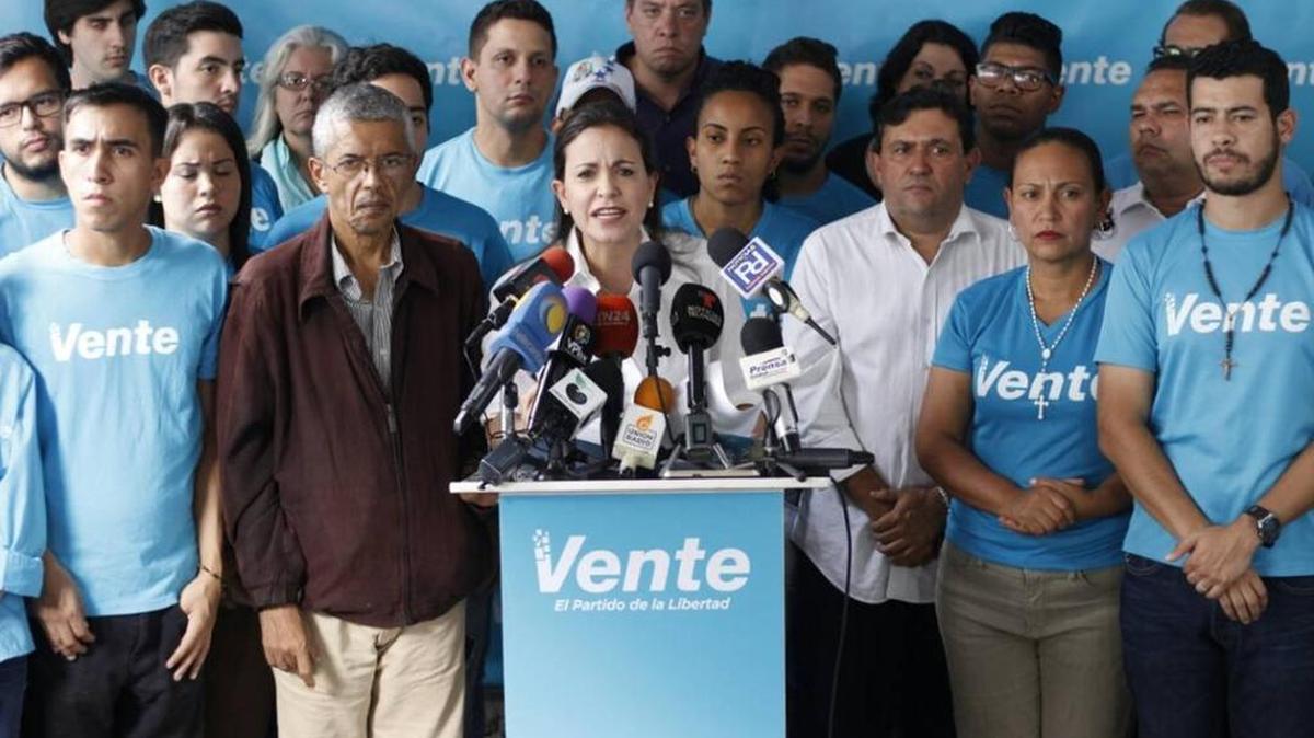 La líder opositora María Corina Machado declaró en rueda de prensa que su partido político está dispuesto a separarse de la MUD, en caso que la alianza ignore el mandato que la población otorgó a través de la Consulta Popular el 16 de julio pasado.