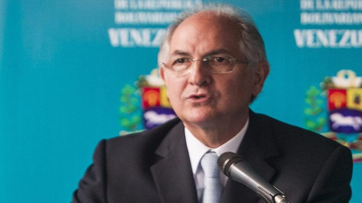 Fotografía de archivo del 13 de febrero de 2015 del alcalde metropolitano de Caracas, el dirigente opositor Antonio Ledezma, hablando en una rueda de prensa en Caracas.