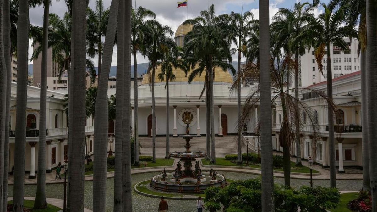 Vista general el lunes 7 de agosto de 2017, del Palacio Federal Legislativo durante una sesión ordinaria, en Caracas (Venezuela).