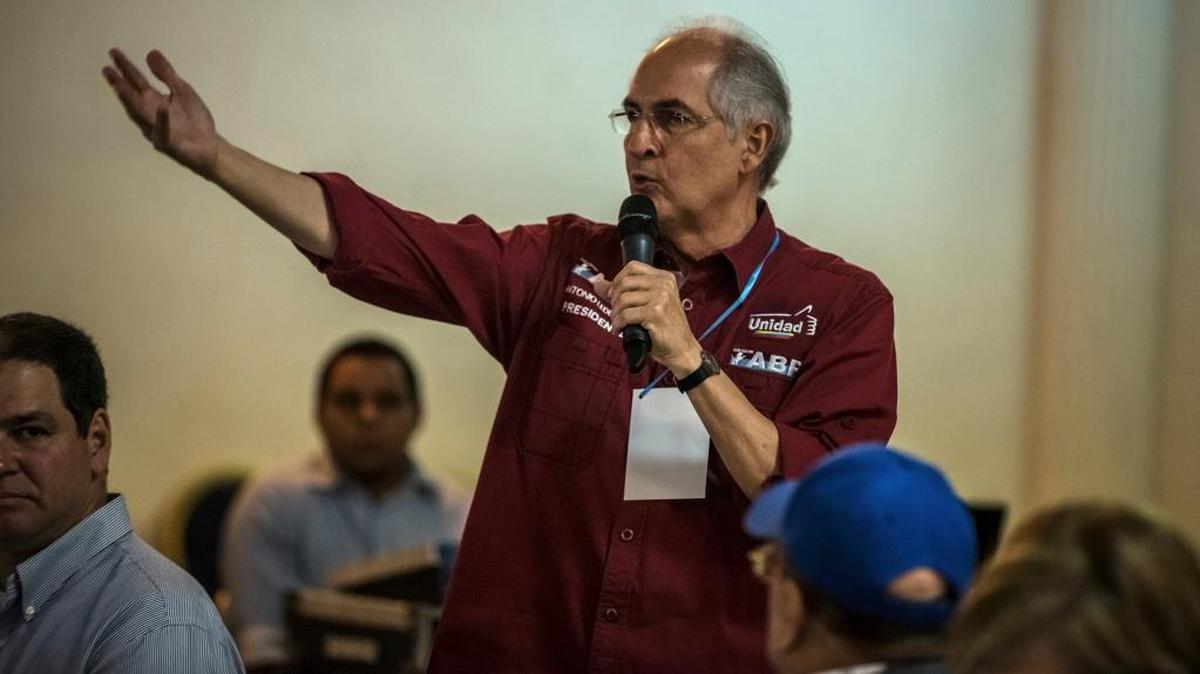 Antonio Ledezma, uno de los líderes de la oposición venezolana y alcalde de Caracas, ofrece una disertación en Barquisimeto, Venezuela, en el 2014.