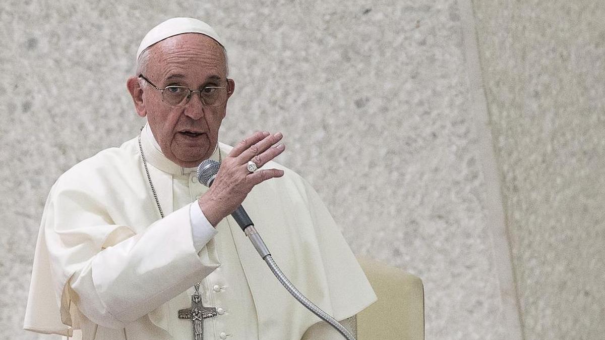 El papa Francisco pronuncia un discurso durante una audiencia especial con la Cáritas italiana, en Ciudad del Vaticano el 21 de abril de 2016.