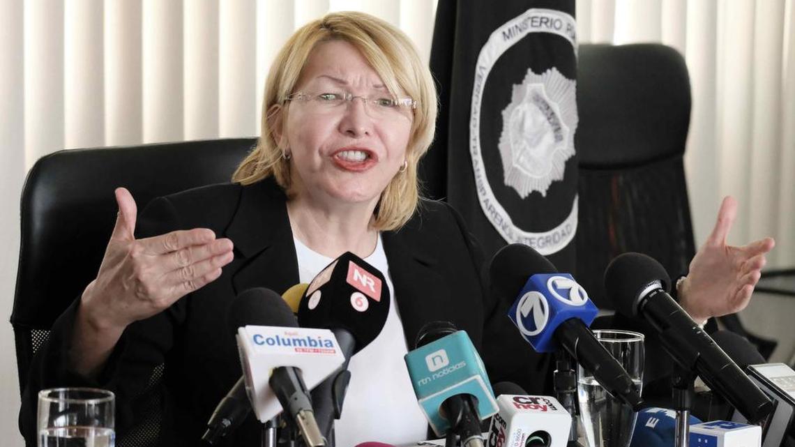 La ex fiscal venezolana Luisa Ortega Díaz ofrece una rueda de prensa este lunes en las instalaciones de la Fiscalía General, en San José, Costa Rica.