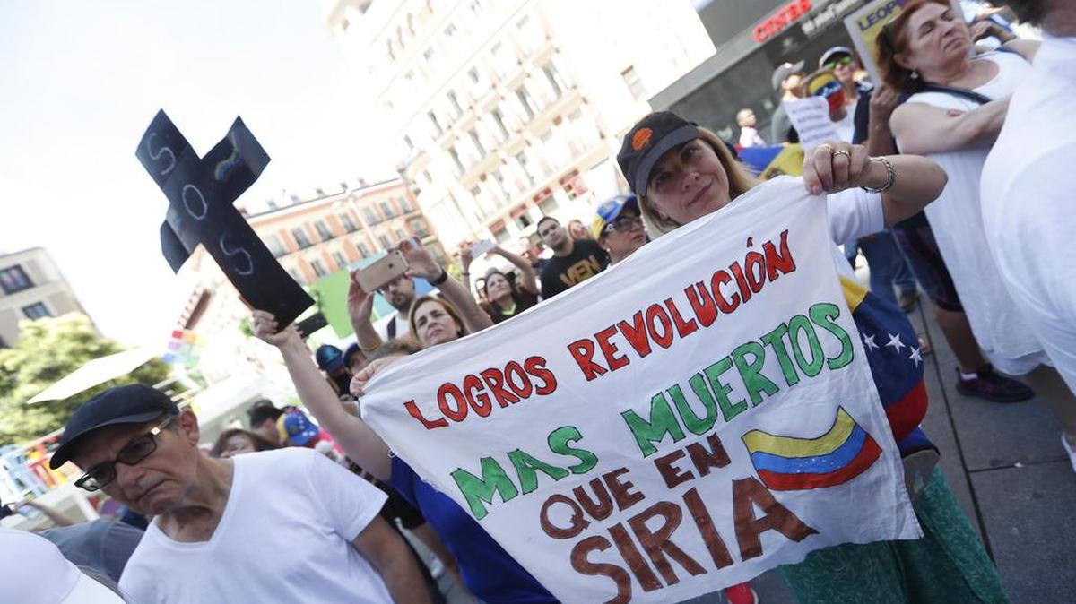 Concentración en la madrileña Plaza de Callao en contra de la situación en Venezuela.