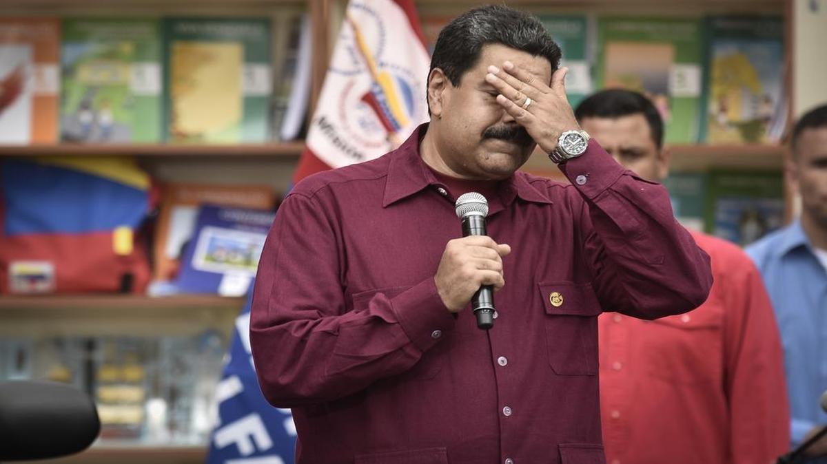 El gobernante venezolano Nicolás Maduro hace una pausa durante un acto político en Caracas el 28 de octubre del 2016.