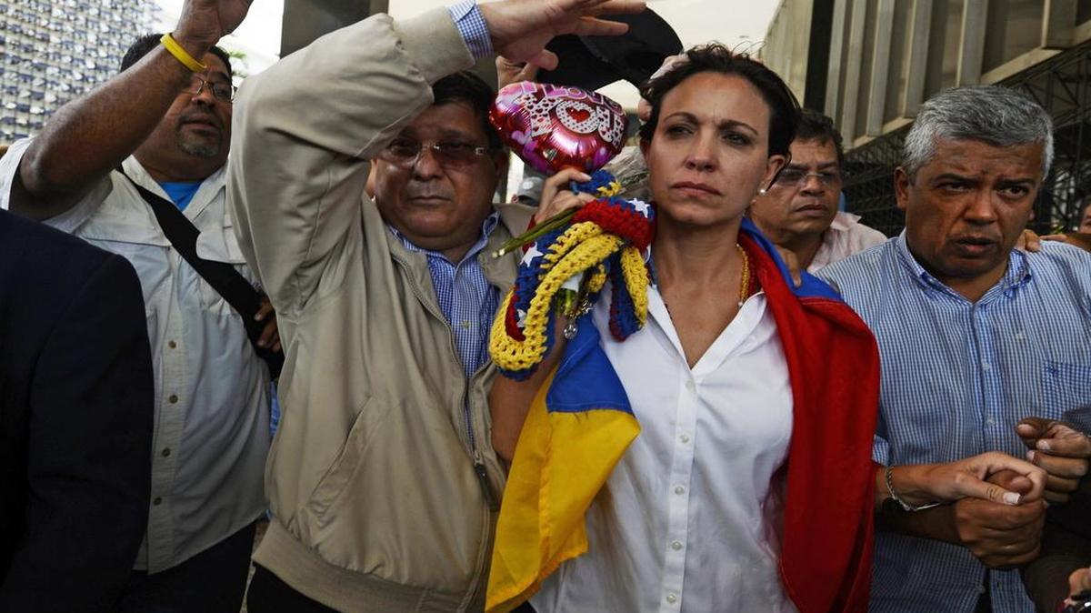 La dirigente opositora venezolana María Corina Machado poco después de ser destituida de su escaño en la Asamblea Nacional, en abril del 2014, por intentar denunciar en la OEA la crisis de Veenzuela.