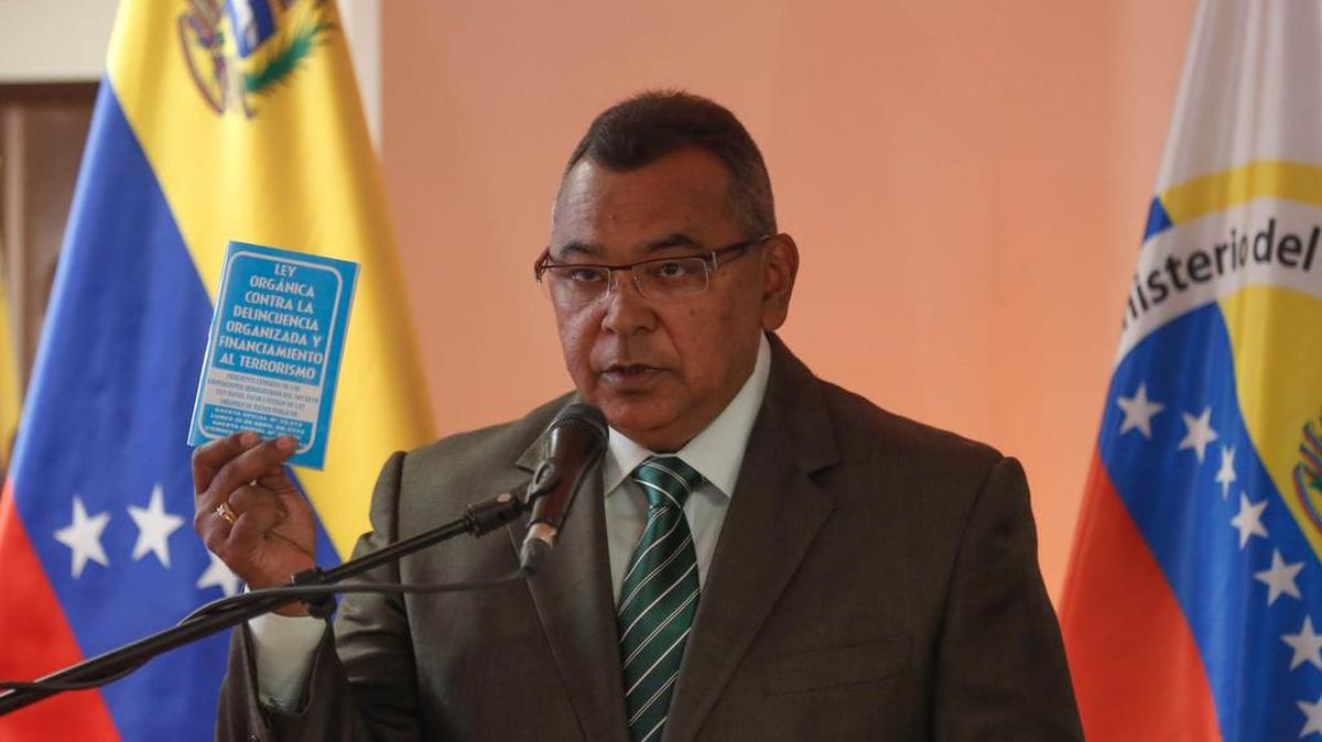 Fotografía cedida por prensa del Ministerio de Interior, Justicia y Paz, del ministro Nestor Reverol, mientras ofrece declaraciones el martes 16 de enero del 2018, en Caracas (Venezuela).