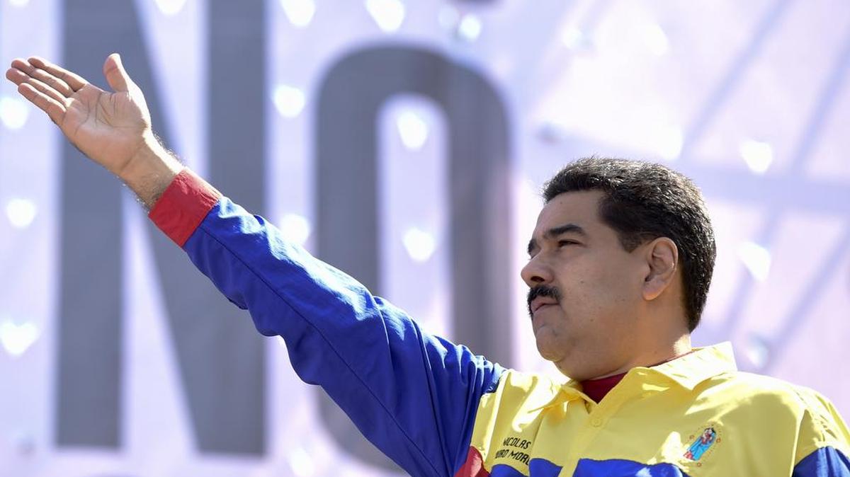 El presidente de Venezuela, Nicolás Maduro, participa este sábado 12 de marzo en una manifestación convocada por el gobierno nacional, en la ciudad de Caracas.