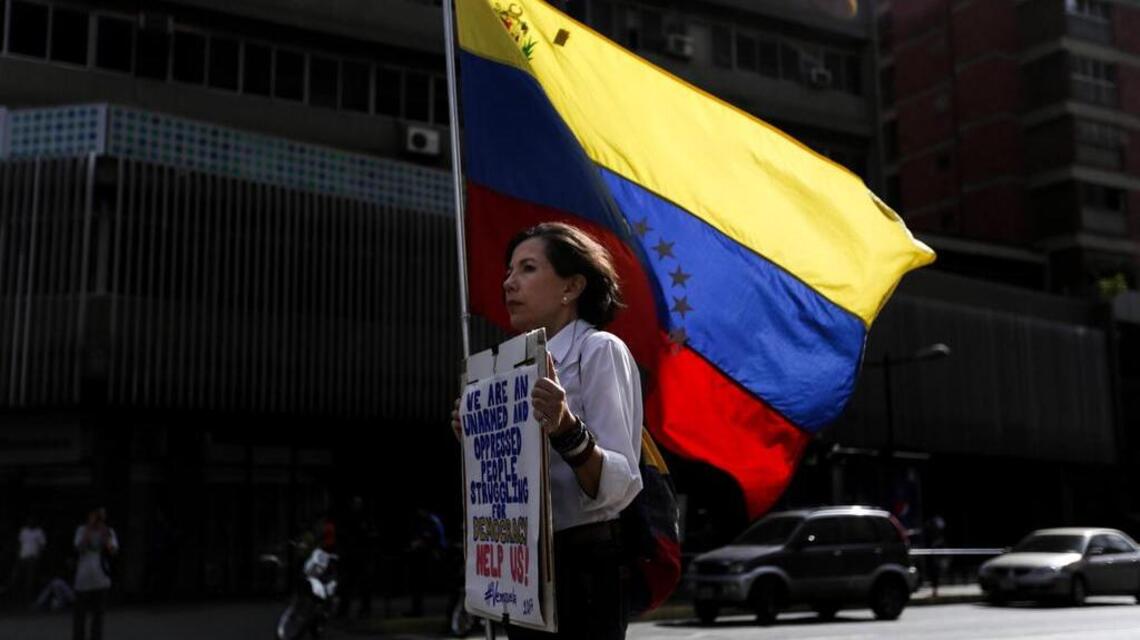 Ser o no ser venezolano en papel
