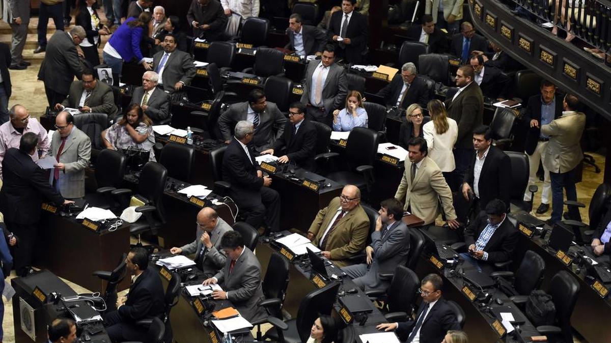 Imagen tomada durante una sesión de la Asamblea Nacional, en Caracas el 16 de febrero de 2016.
