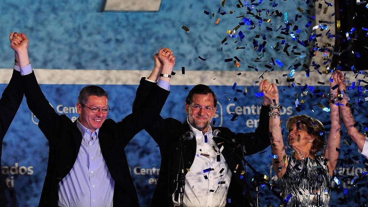 Alberto Ruiz-Gallardón (izq.), Mariano Rajoy y Esperanza Aguirre celebran los resultados que obtuvo el Partido Popular en Madrid, en esta imagen de mayo de 2011.