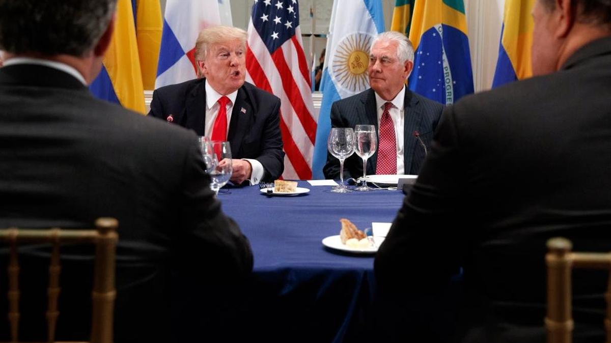 El presidente Donald Trump y el secretario de Estado, Rex Tillerson, en una cena con líderes de Latinoamérica en el Palace Hotel durante la Asamblea General de la ONU, en Nueva York, el 18 de septiembre.